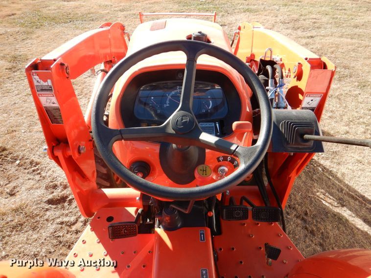 image for item JD9601 2019 Kubota L3301DT  MFWD tractor