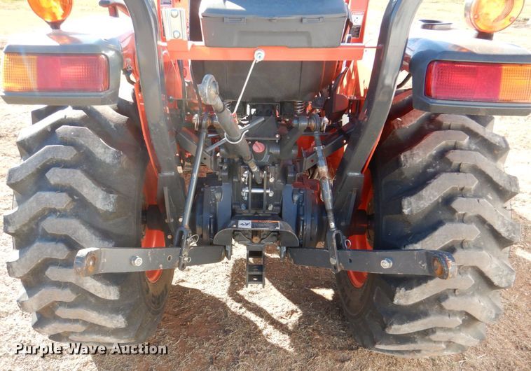 image for item JD9601 2019 Kubota L3301DT  MFWD tractor