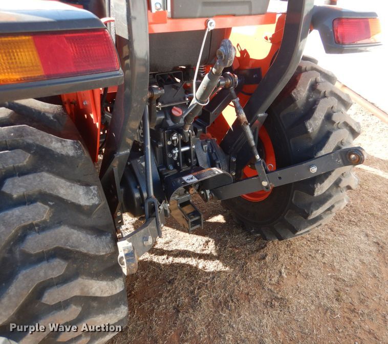 image for item JD9601 2019 Kubota L3301DT  MFWD tractor