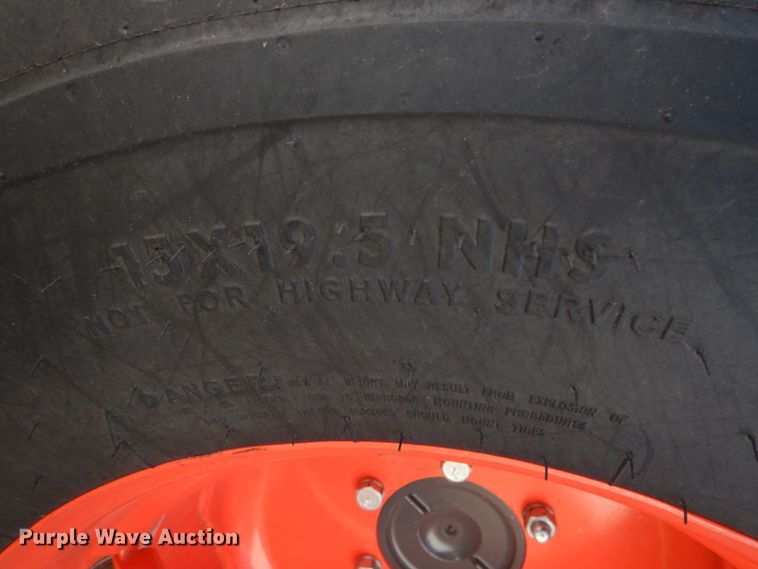 image for item JD9601 2019 Kubota L3301DT  MFWD tractor