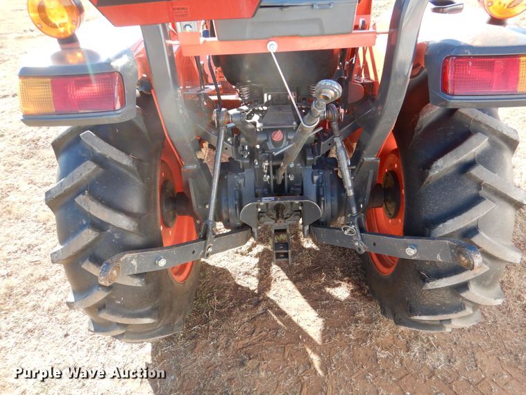 image for item JD9602 2019 Kubota L3301DT  MFWD tractor