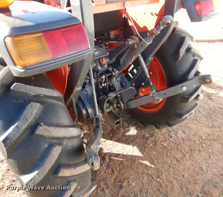 image for item JD9602 2019 Kubota L3301DT  MFWD tractor