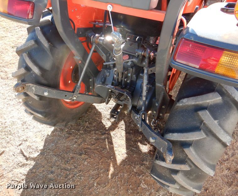 image for item JD9602 2019 Kubota L3301DT  MFWD tractor