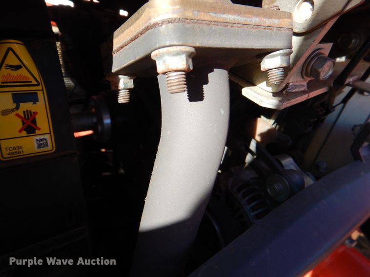 image for item JD9602 2019 Kubota L3301DT  MFWD tractor