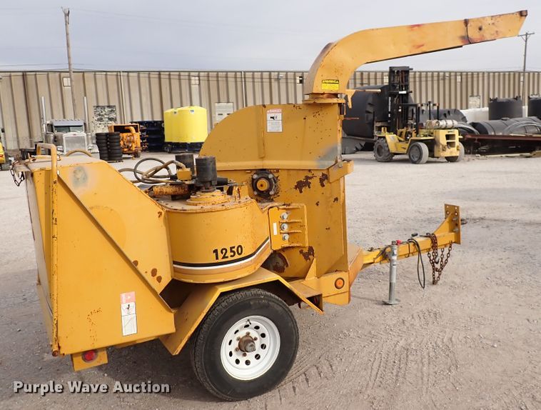 image for item DC4156 1989 Vermeer BC1250  wood chipper