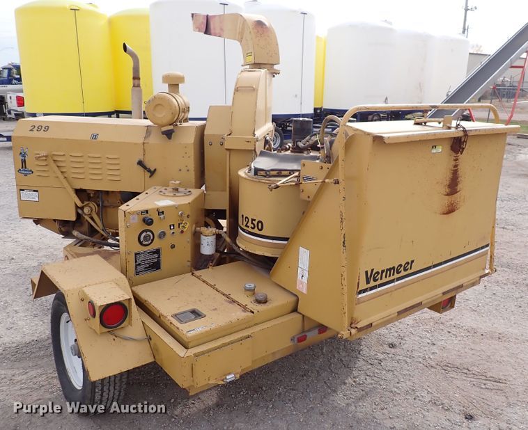 image for item DC4156 1989 Vermeer BC1250  wood chipper