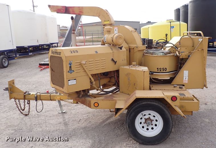 image for item DC4156 1989 Vermeer BC1250  wood chipper