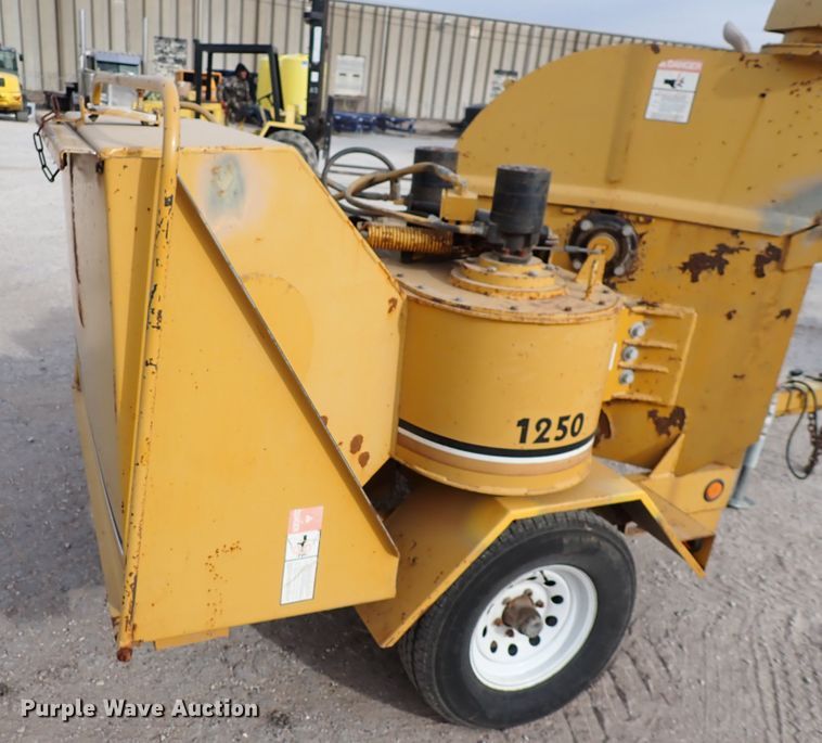 image for item DC4156 1989 Vermeer BC1250  wood chipper