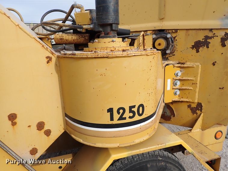 image for item DC4156 1989 Vermeer BC1250  wood chipper