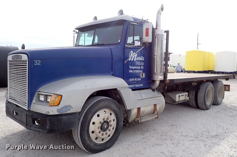 image for item DC4157 1990 Freightliner  flatbed truck