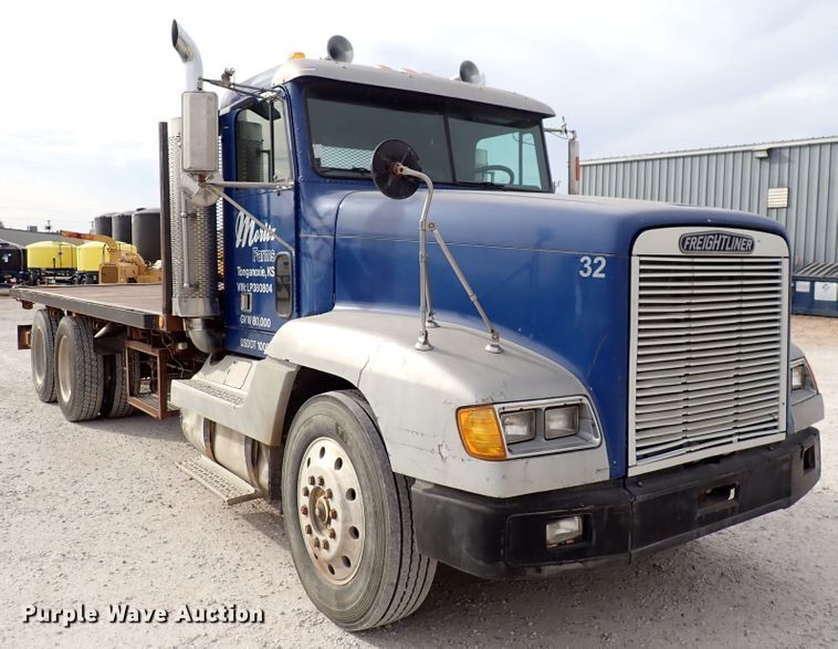 image for item DC4157 1990 Freightliner  flatbed truck