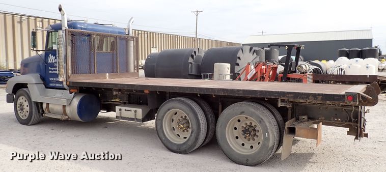 image for item DC4157 1990 Freightliner  flatbed truck