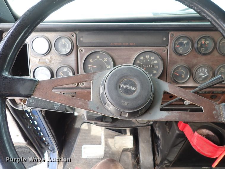 image for item DC4157 1990 Freightliner  flatbed truck