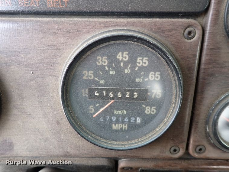 image for item DC4157 1990 Freightliner  flatbed truck