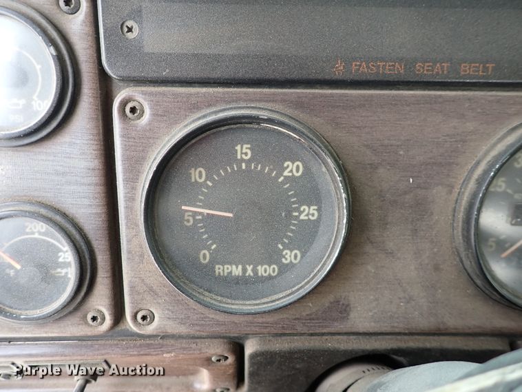 image for item DC4157 1990 Freightliner  flatbed truck