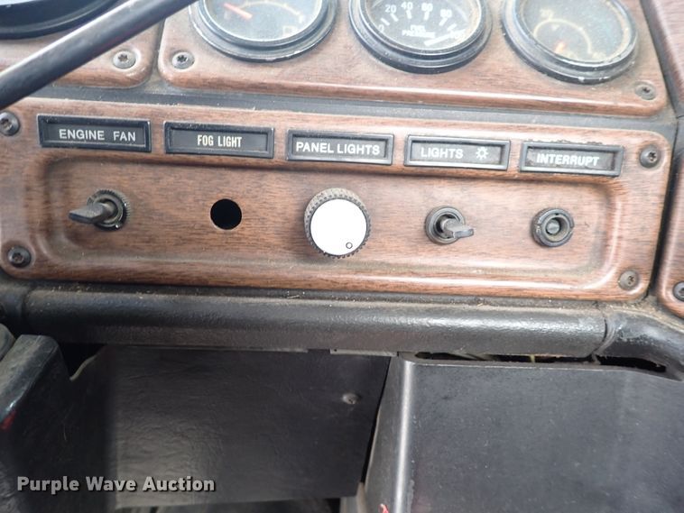 image for item DC4157 1990 Freightliner  flatbed truck