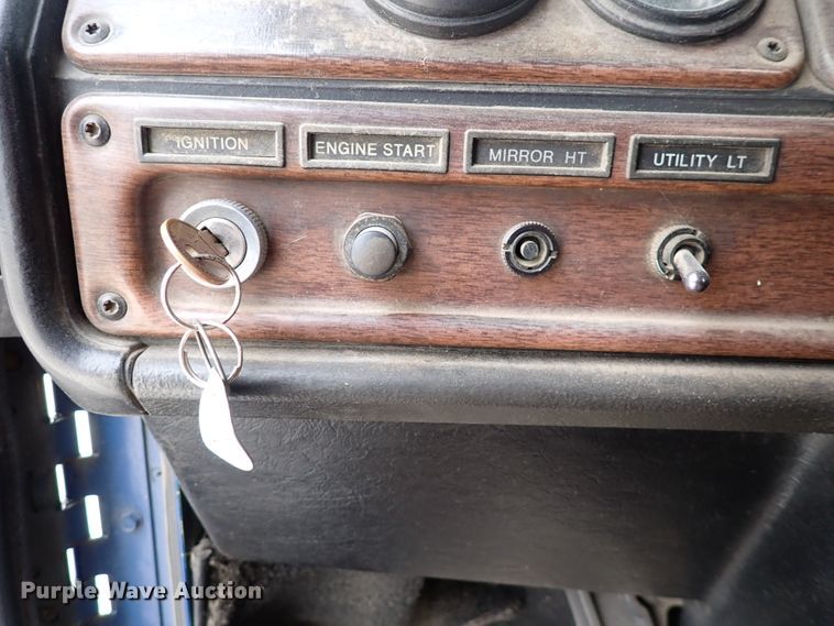 image for item DC4157 1990 Freightliner  flatbed truck