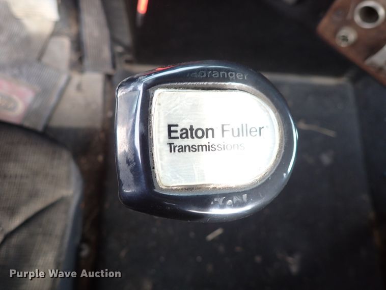 image for item DC4157 1990 Freightliner  flatbed truck