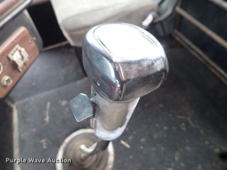 image for item DC4157 1990 Freightliner  flatbed truck