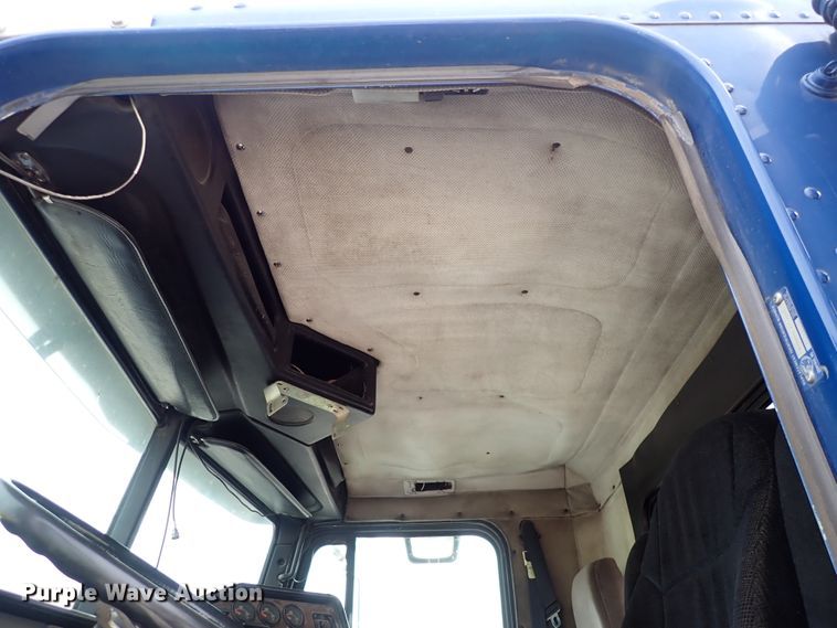 image for item DC4157 1990 Freightliner  flatbed truck