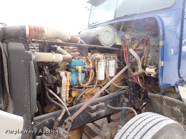 image for item DC4157 1990 Freightliner  flatbed truck