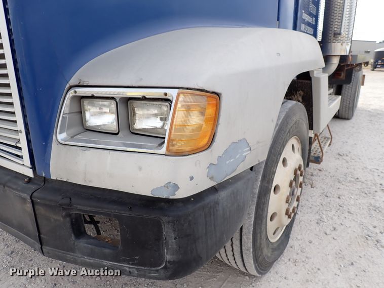 image for item DC4157 1990 Freightliner  flatbed truck