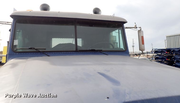 image for item DC4157 1990 Freightliner  flatbed truck