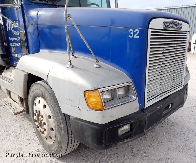 image for item DC4157 1990 Freightliner  flatbed truck