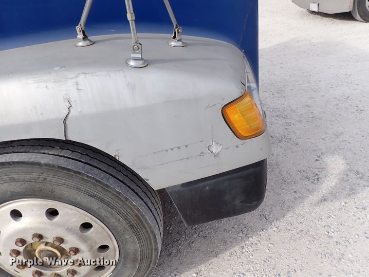 image for item DC4157 1990 Freightliner  flatbed truck