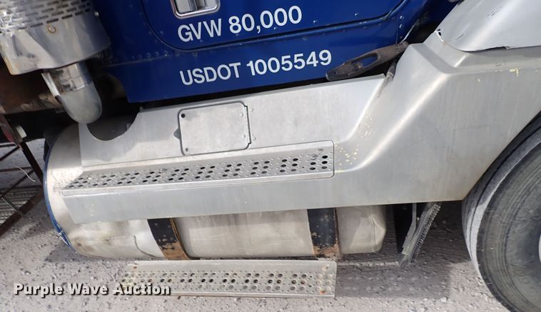 image for item DC4157 1990 Freightliner  flatbed truck