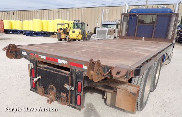 image for item DC4157 1990 Freightliner  flatbed truck