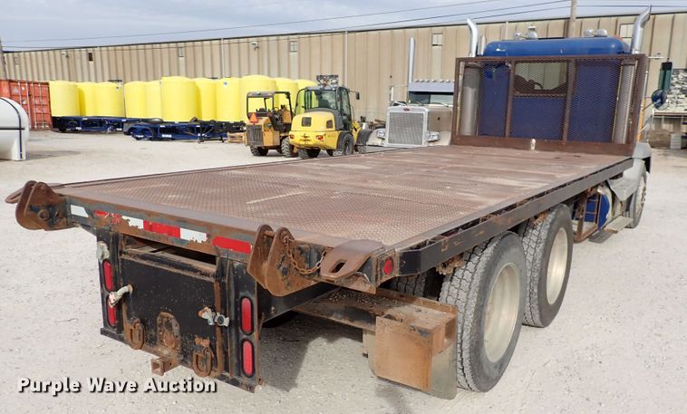 image for item DC4157 1990 Freightliner  flatbed truck