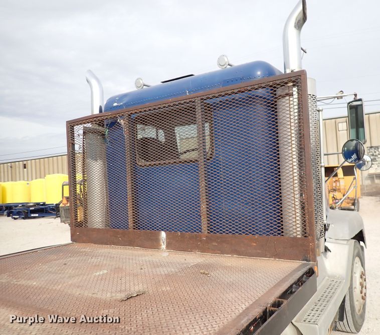 image for item DC4157 1990 Freightliner  flatbed truck