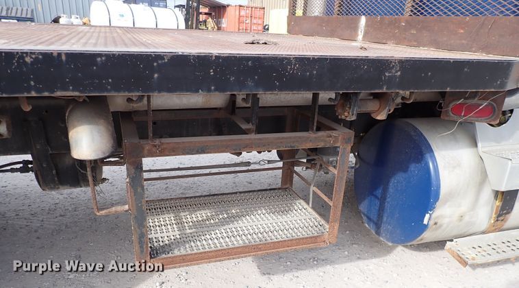 image for item DC4157 1990 Freightliner  flatbed truck