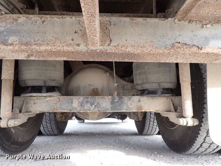 image for item DC4157 1990 Freightliner  flatbed truck