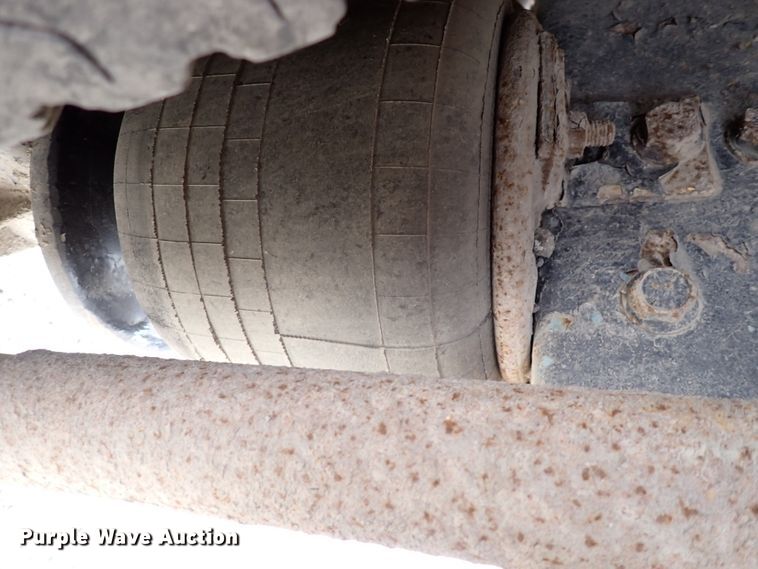 image for item DC4157 1990 Freightliner  flatbed truck