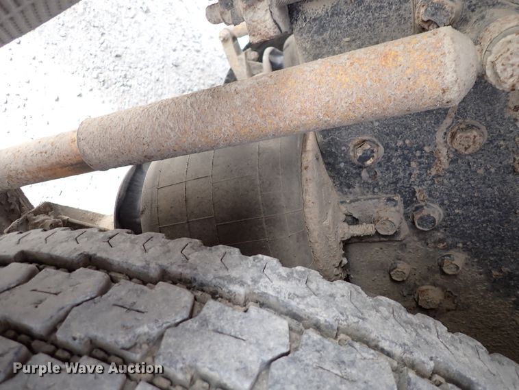 image for item DC4157 1990 Freightliner  flatbed truck