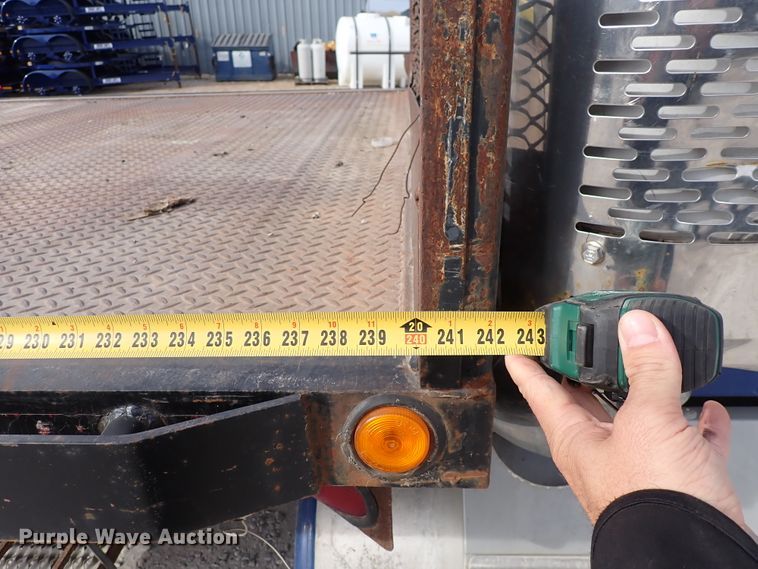 image for item DC4157 1990 Freightliner  flatbed truck