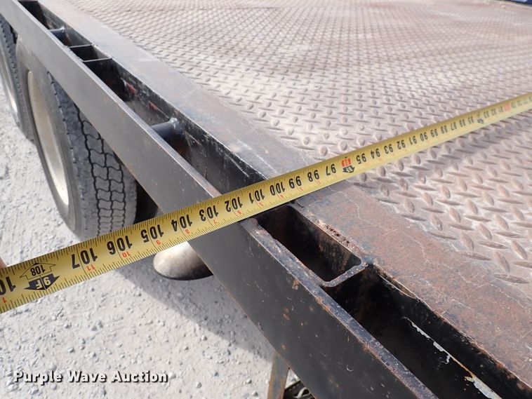 image for item DC4157 1990 Freightliner  flatbed truck