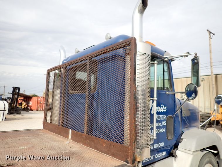 image for item DC4157 1990 Freightliner  flatbed truck