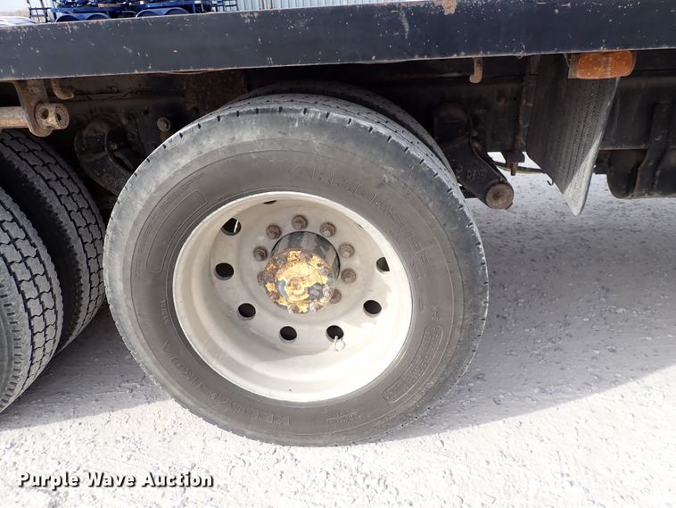 image for item DC4157 1990 Freightliner  flatbed truck