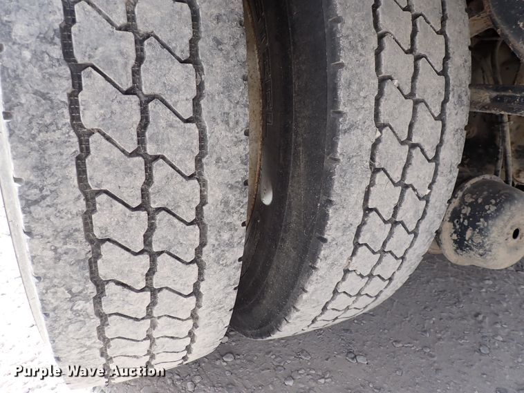 image for item DC4157 1990 Freightliner  flatbed truck