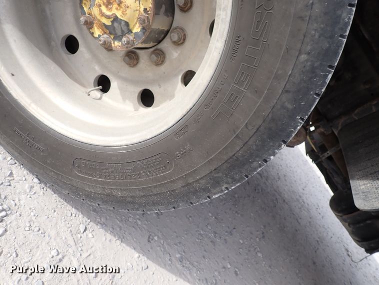 image for item DC4157 1990 Freightliner  flatbed truck