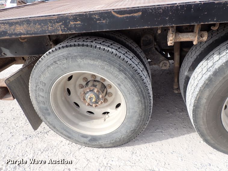 image for item DC4157 1990 Freightliner  flatbed truck