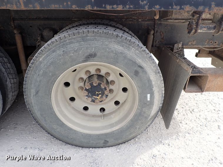 image for item DC4157 1990 Freightliner  flatbed truck