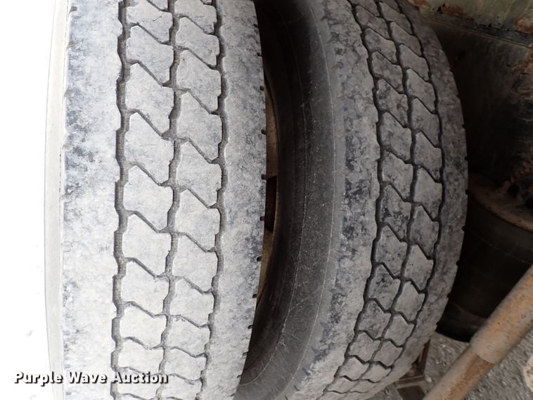 image for item DC4157 1990 Freightliner  flatbed truck