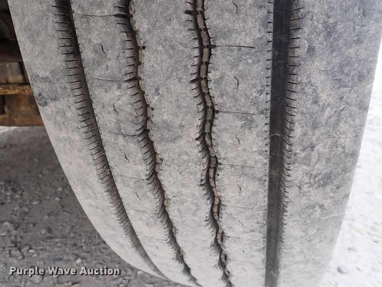 image for item DC4157 1990 Freightliner  flatbed truck