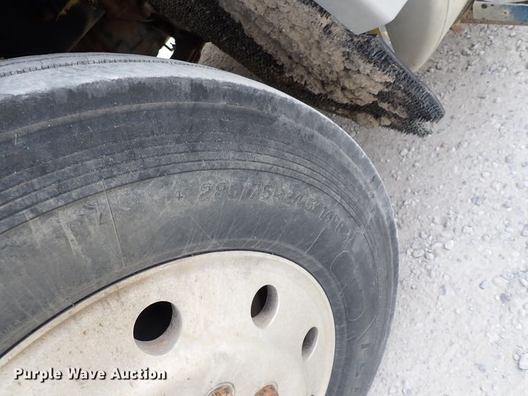 image for item DC4157 1990 Freightliner  flatbed truck