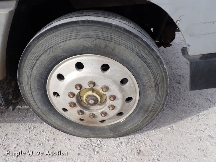 image for item DC4157 1990 Freightliner  flatbed truck