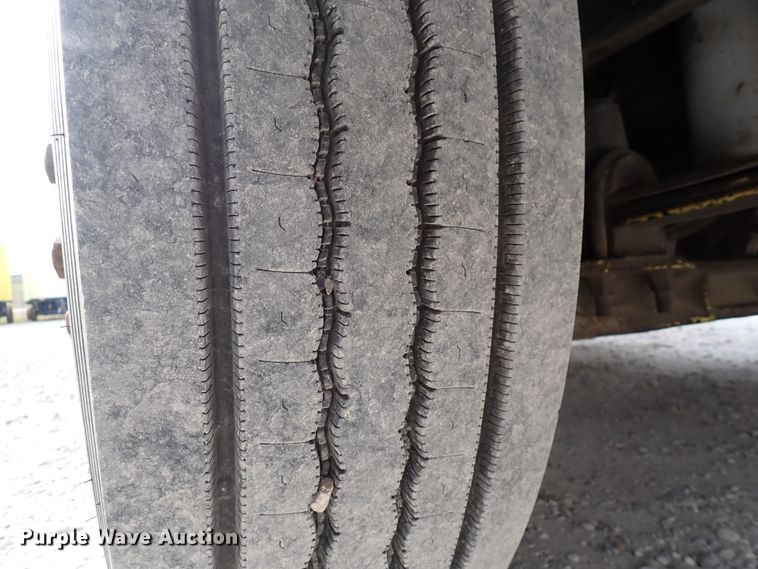 image for item DC4157 1990 Freightliner  flatbed truck